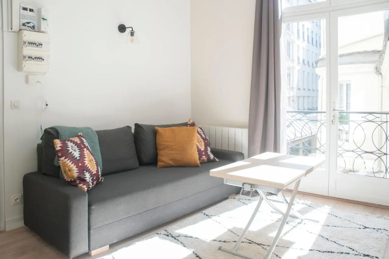 Charming Cosy Studio In Sentier contacts